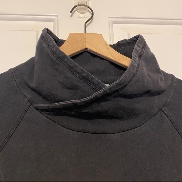 Athletha pullover black sweater size small - Picture 5 of 9